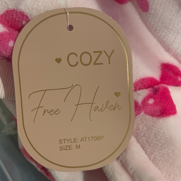 Pink sweater with cherries & bows - Picture 5 of 5